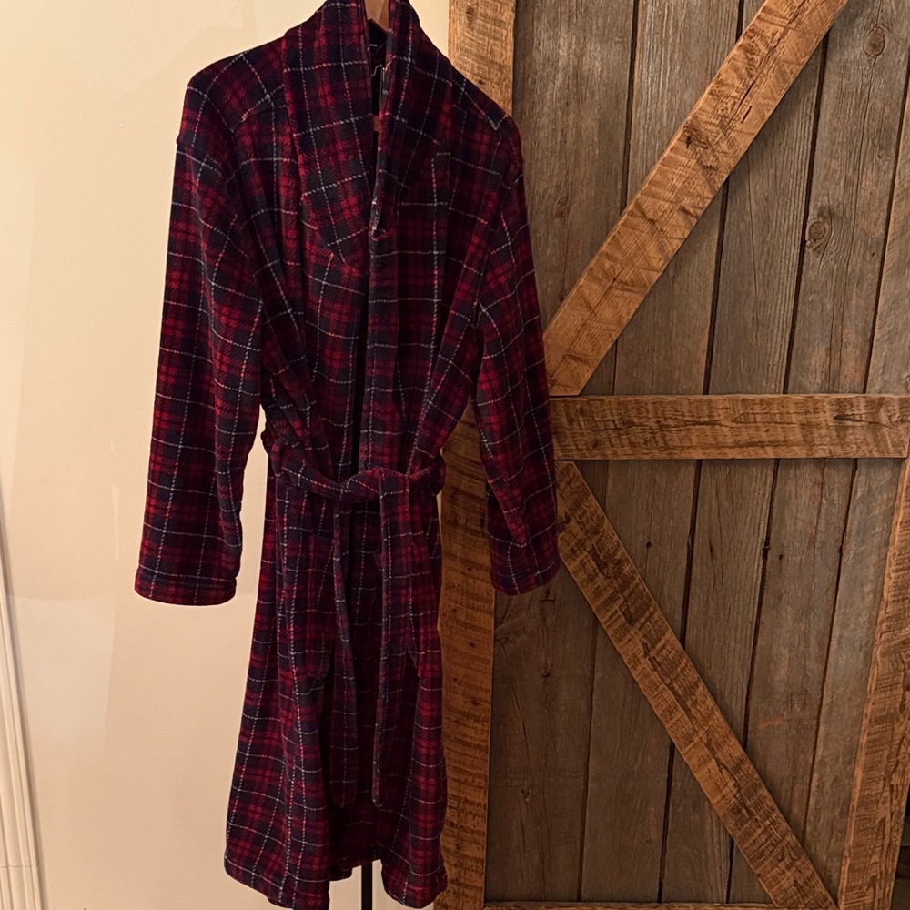 Tommy Hilfiger red/blue plaid bathrobe-Size L/XL